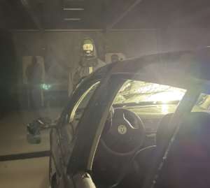 Entraînement TRIVEH Module 3 – Simulation tactique de tir dans un véhicule sous faible luminosité.
