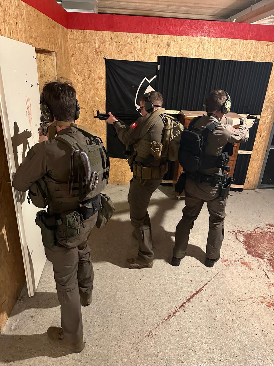 Travail CQB encadré en environnement confiné chez REDOT Formation